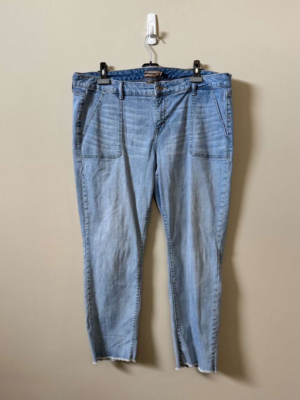 Torrid light blue wash boyfriend cropped raw hem vintage stretch denim jeans